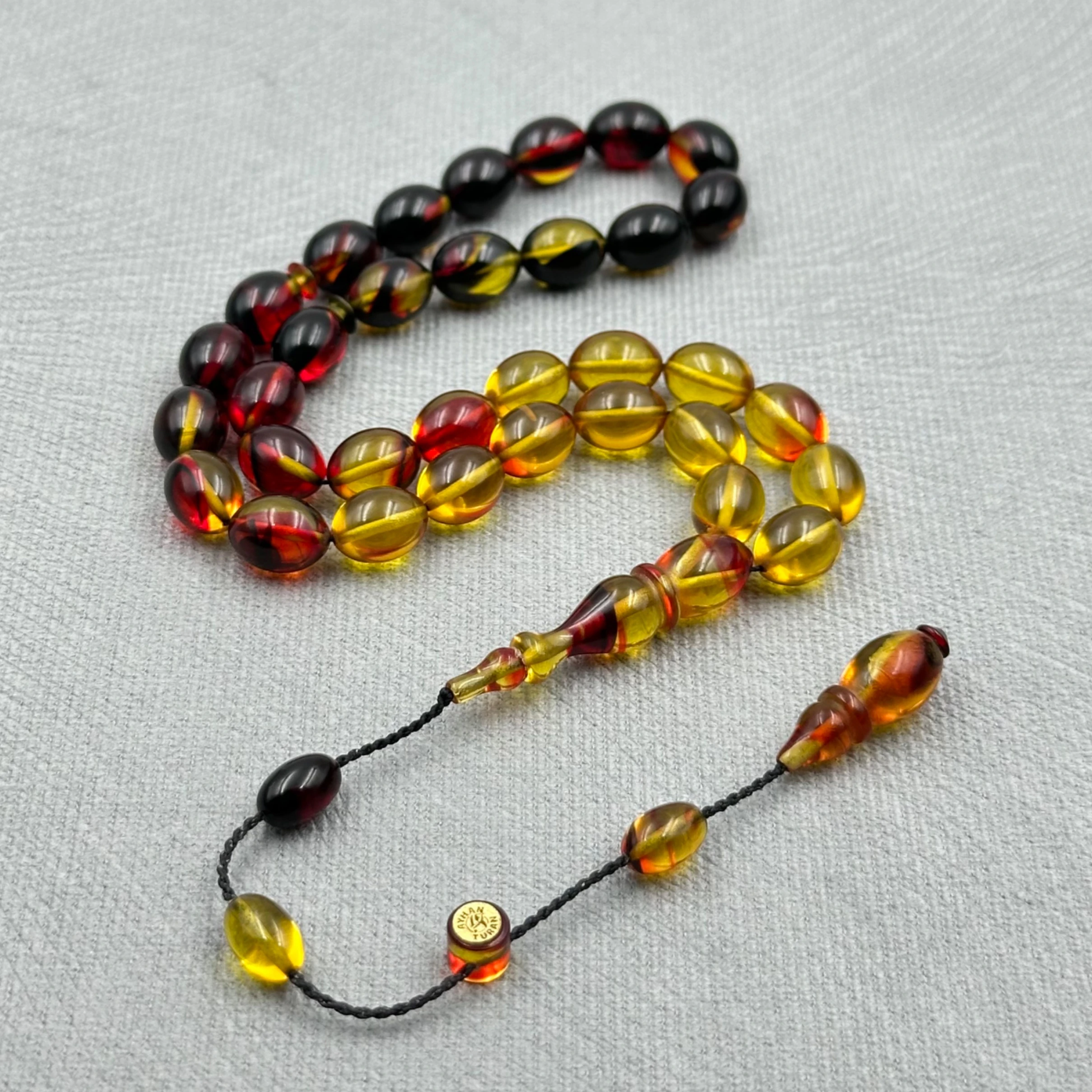 Ayhan TURAN Usta İşçilikli Sarı Siyah Renk Süzmeli Beyzi Kesim Yoğun Hareli Ateş Kehribar Tespih